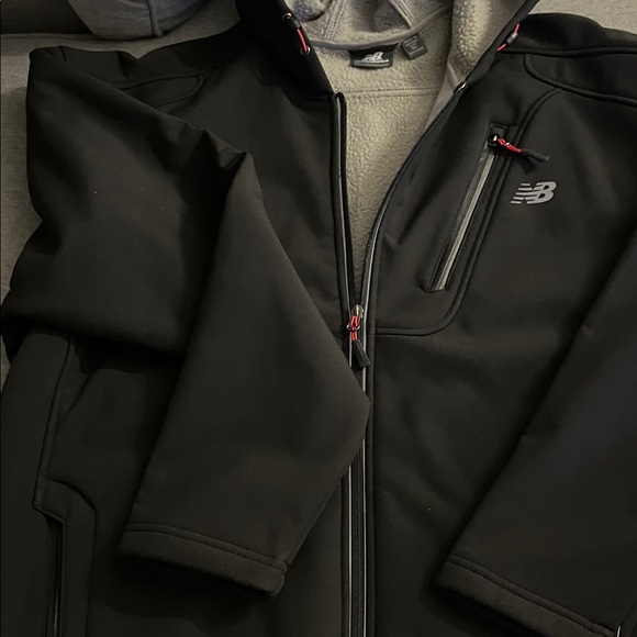 New Balance Men's Black and Gray Performance Jacket - Picture 6 of 8